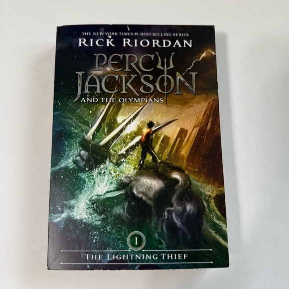 Percy Jackson and the Olympians: The Lightning Thief Book paperback fantasy - Picture 1 of 3
